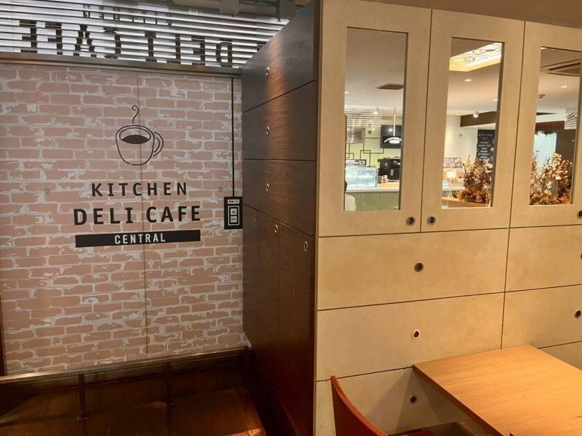 デリカフェ・キッチン大阪(JR西日本グループ)の制服2