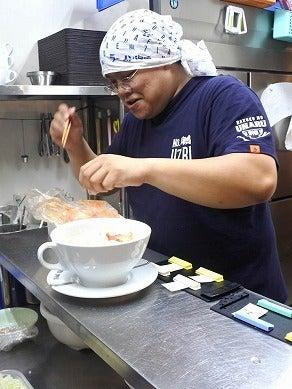 株式会社UNARI(ラーメン海鳴 清川店)の制服5