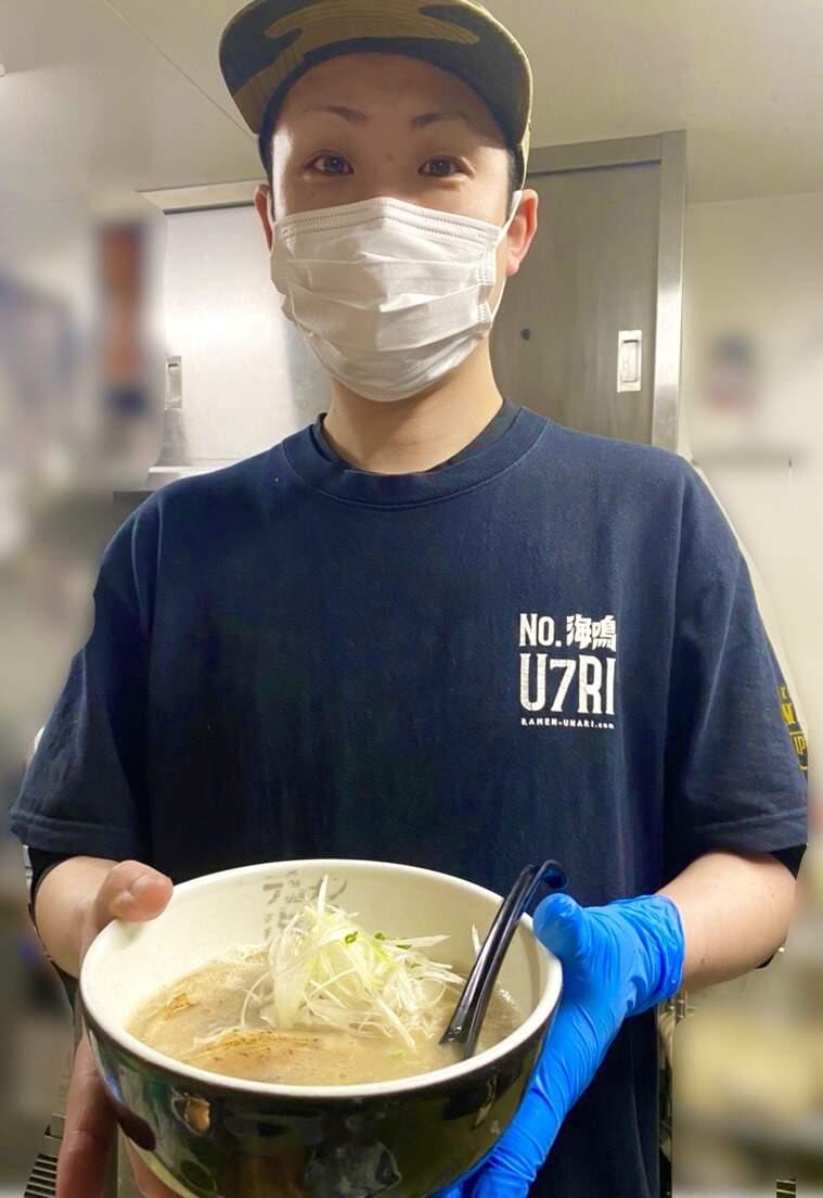 株式会社UNARI(ラーメン海鳴 みずほPayPayドーム福岡店)の制服4