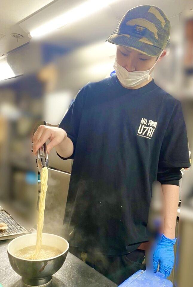 株式会社UNARI(ラーメン海鳴)の制服8