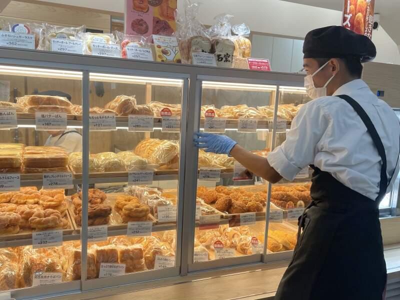 エーワンベーカリーJR大阪駅桜橋口店の仕事画像2