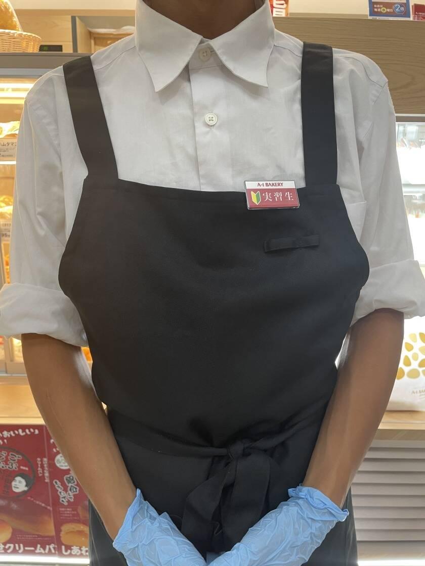 エーワンベーカリーJR大阪駅桜橋口店の制服1