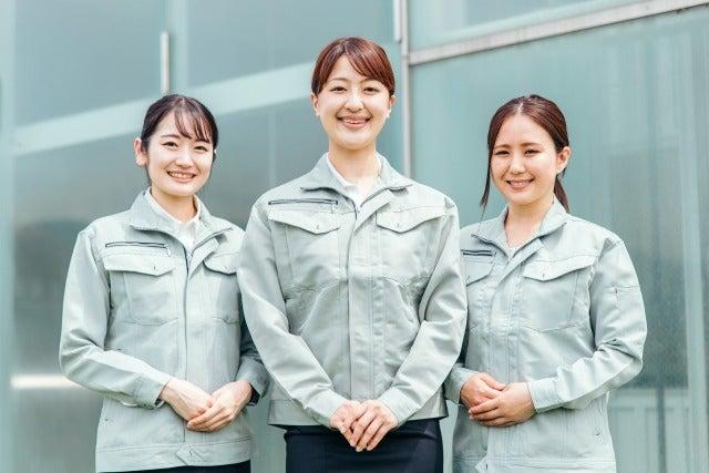 座り仕事&空調完備♪手のひらサイズの化粧水ボトル検査!(軽作業・物流、八尾市)のイメージ画像