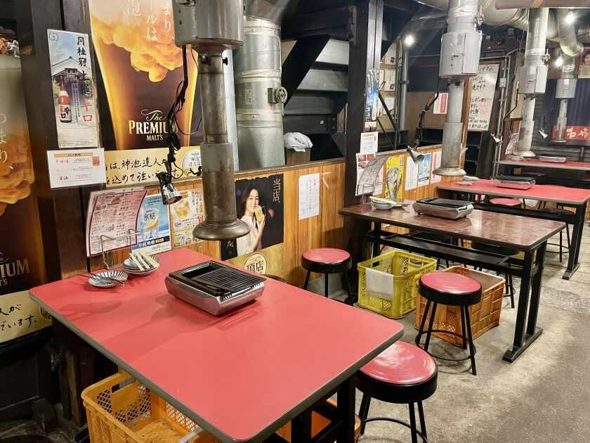 焼肉ホルモン ニューみよしの制服2