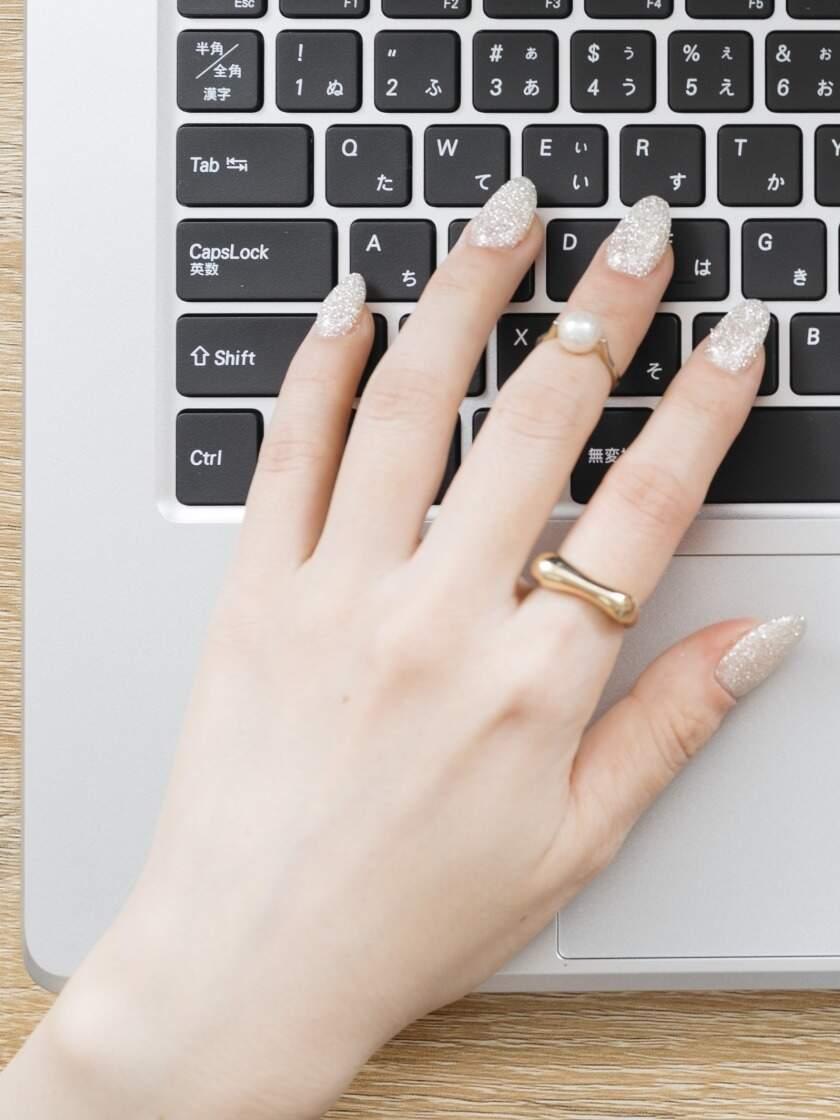 ビーウィズ株式会社の制服3