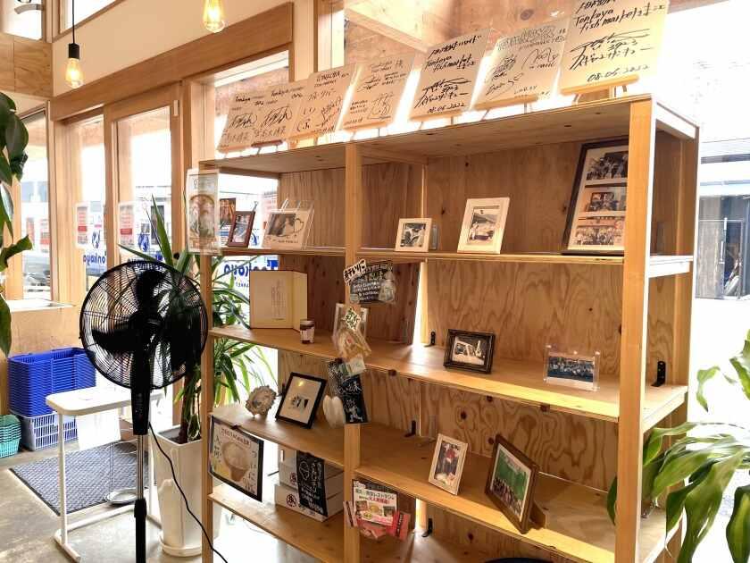 Tonkoya FISH MARKET(とんこや テイクアウト専門店)の制服8