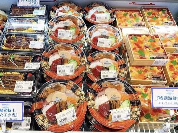 Tonkoya FISH MARKET(とんこや テイクアウト専門店)の制服4