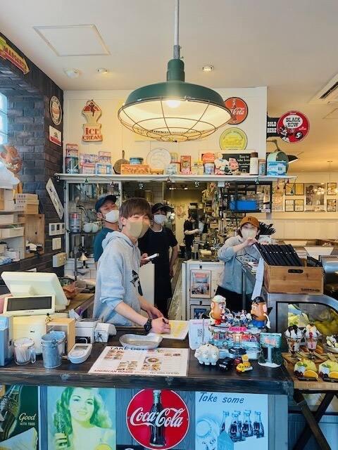 AMERICAN HOUSE DINER 辻堂店の制服1