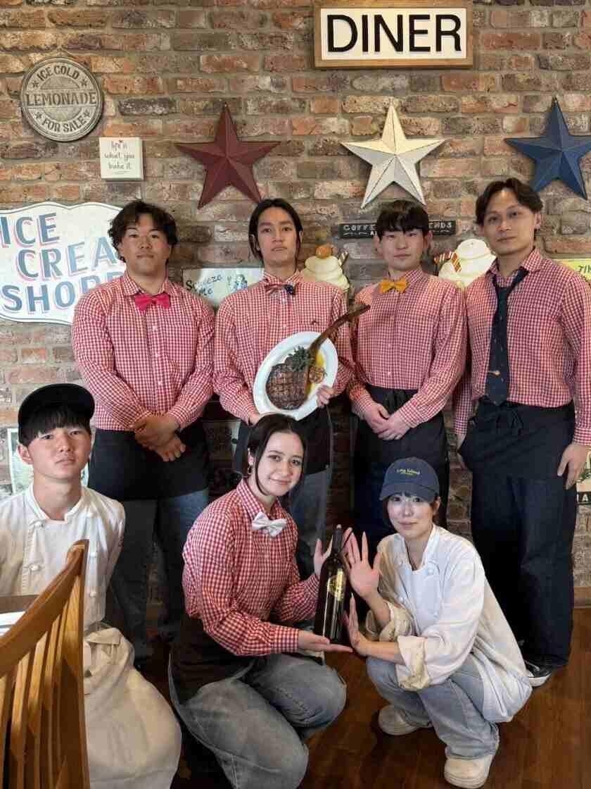 AMERICAN HOUSE グランベリーパーク店の制服3