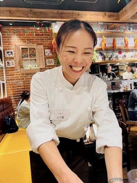 GARLIC JO'S 川崎アゼリア店(株式会社アメリカンハウス)の制服3