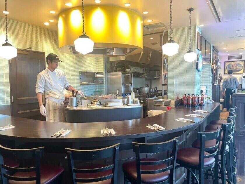 AMERICANHOUS CIAL 桜木町店の制服3