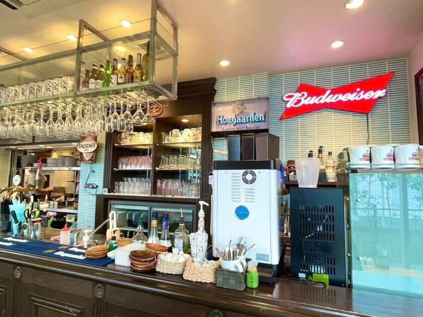 AMERICANHOUS CIAL 桜木町店の制服2