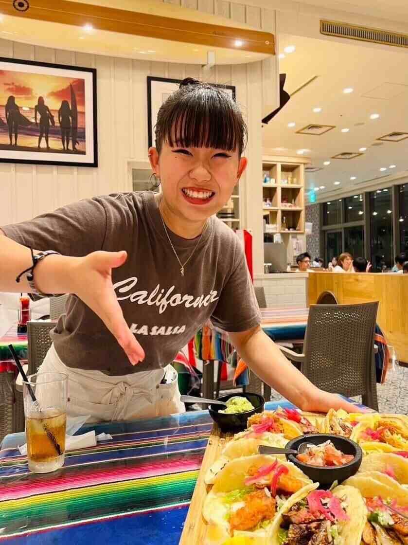 LA SALSA マークイズ みなとみらい店(株式会社アメリカンハウス)の制服2