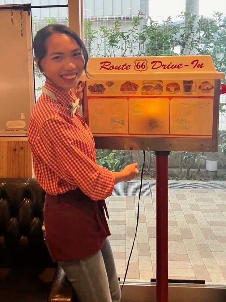 AMERICAN HOUSE DINER 港山下店(株式会社アメリカンハウス)の制服2