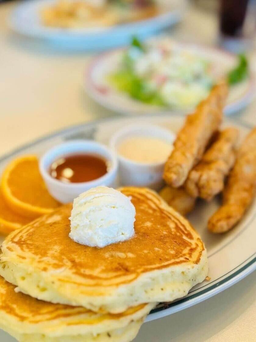 AMERICAN HOUSE DINER 辻堂店の制服3