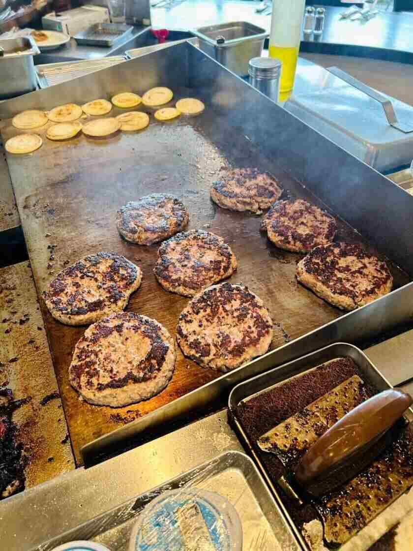 AMERICAN HOUSE DINER 辻堂店の制服2