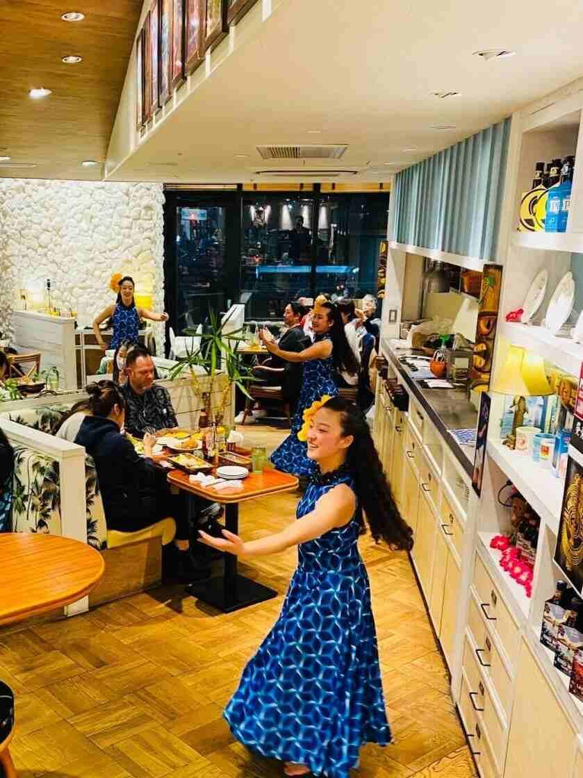 HALENOHEA イオンモール幕張新都心店の制服2