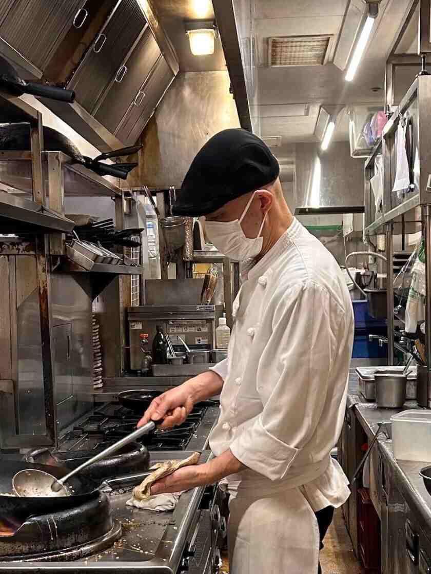 GARLIC JO'S 元町店(株式会社アメリカンハウス)の制服3