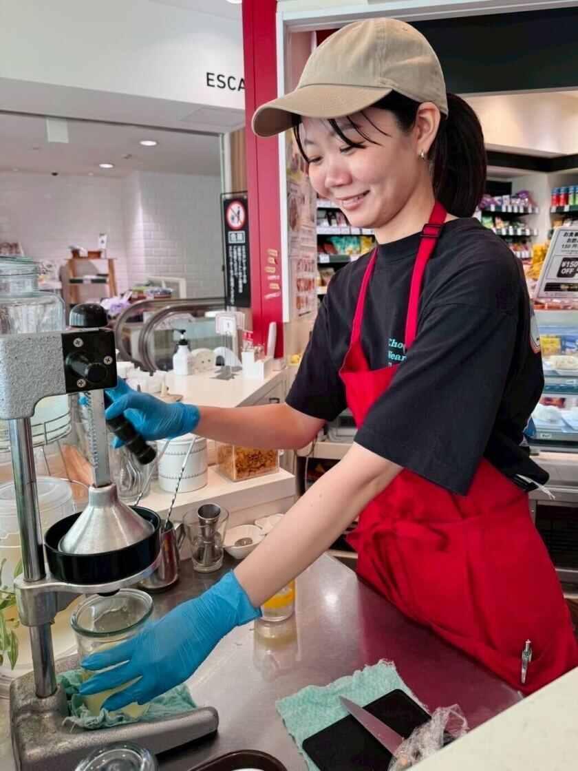 The Best Cheesecakes Cafe 元町店の制服1