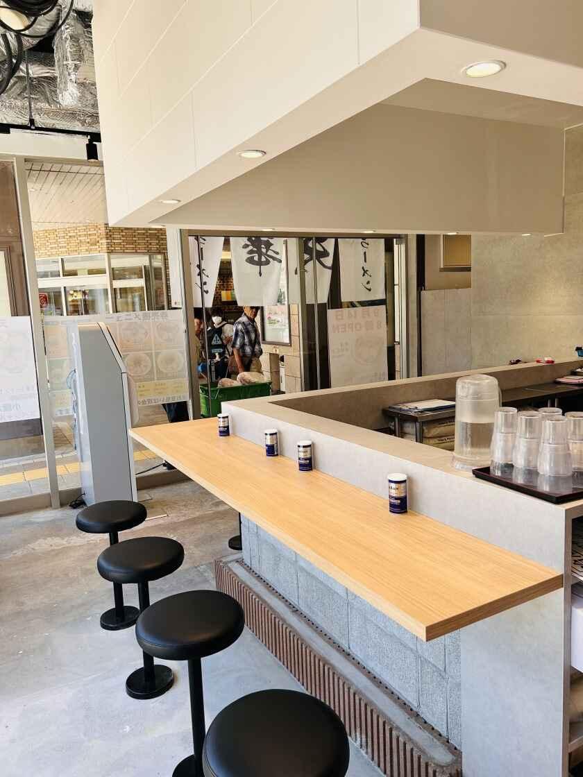 天華 桜木町駅の制服2