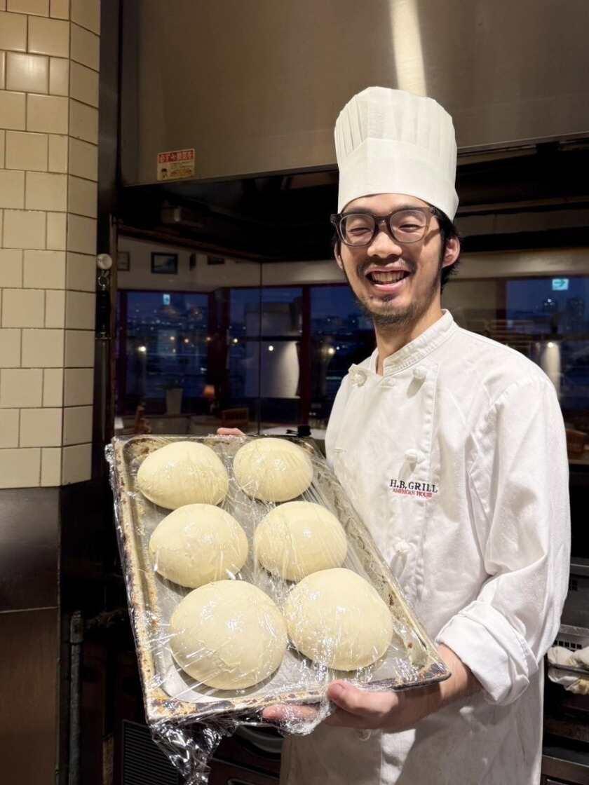 ガーリックジョーズ クイーンズスクエア店の制服2