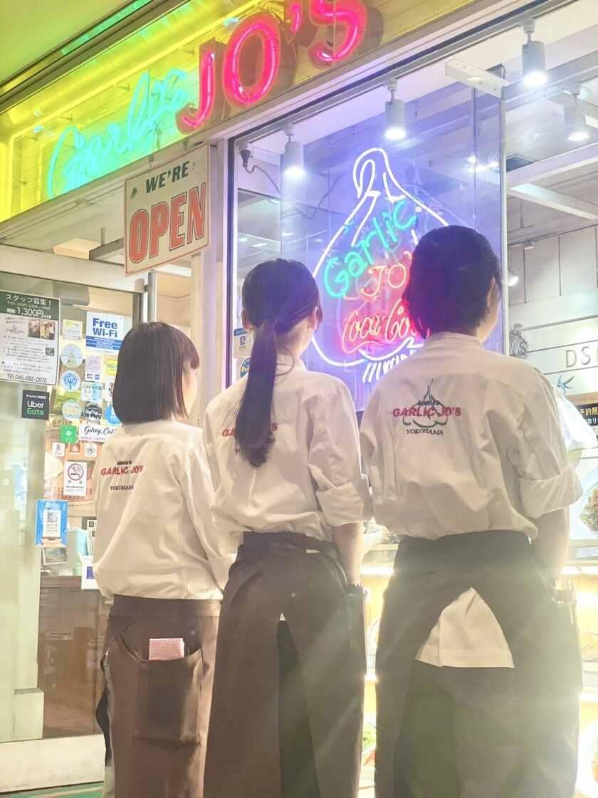 GARLIC JO'S クイーンズスクエア店の制服2