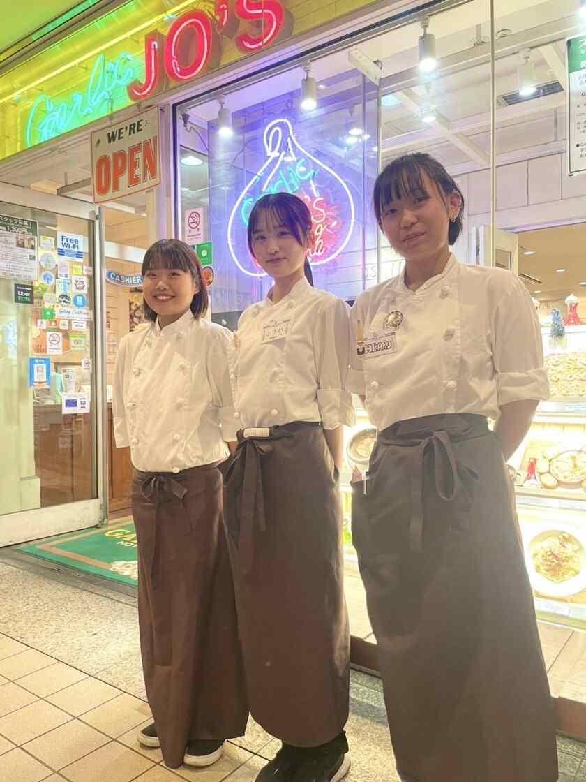 GARLIC JO'S クイーンズスクエア店の制服1