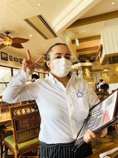 H・B GRILL アクアシティお台場店の制服3