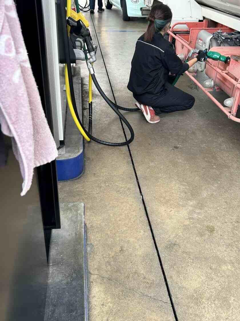 コスモネット大久保店の制服3