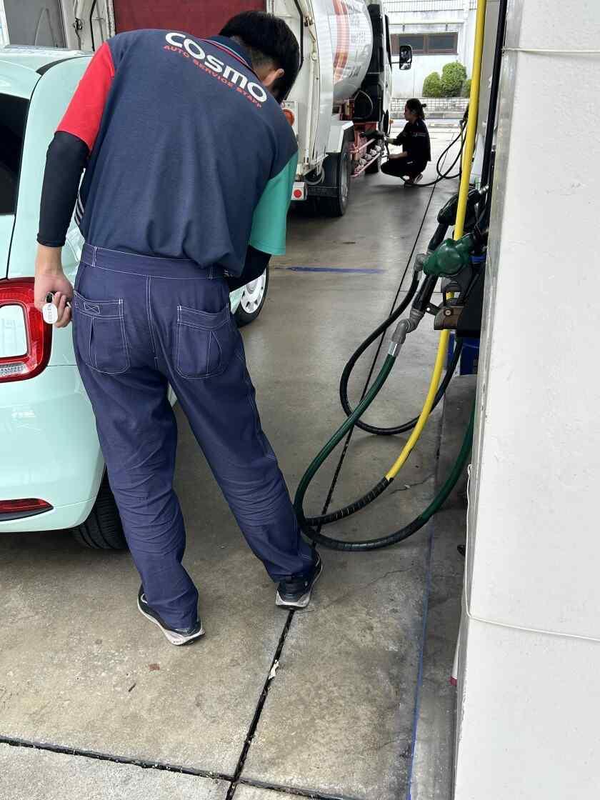 コスモネット大久保店の制服1