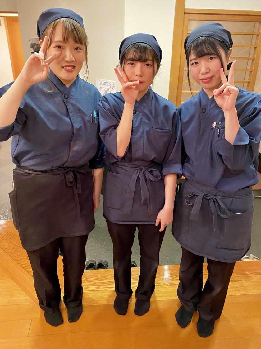但馬屋 多摩センター店の制服2
