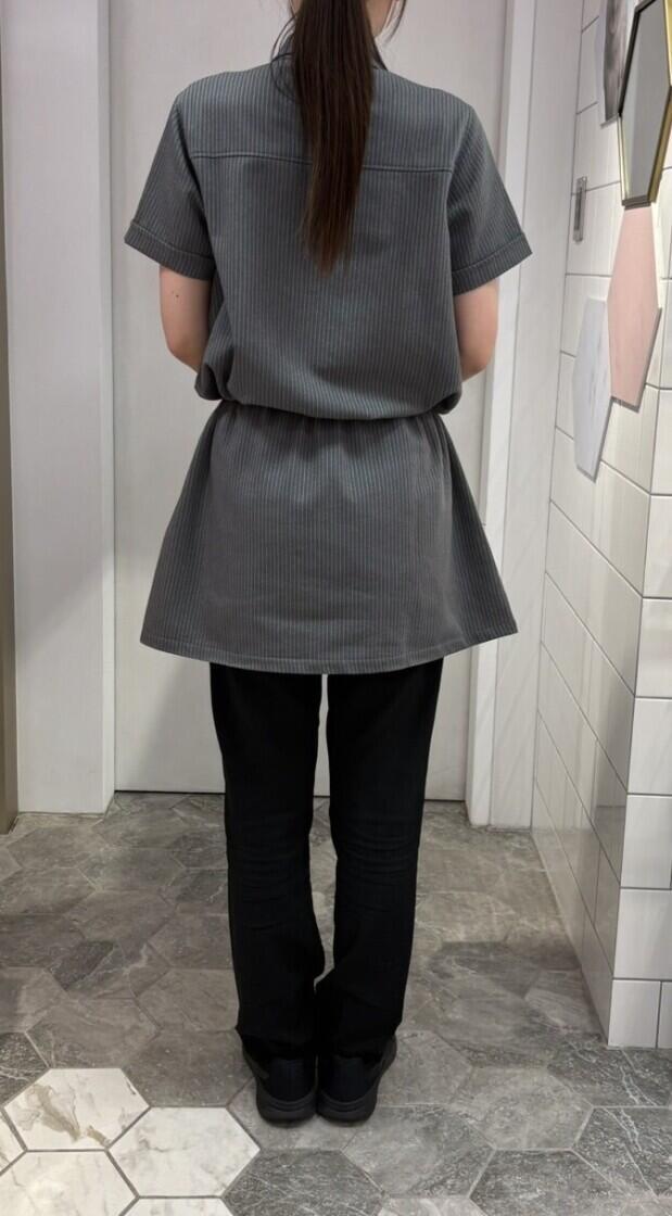 メイクアップソリューション西宮北口店の制服2