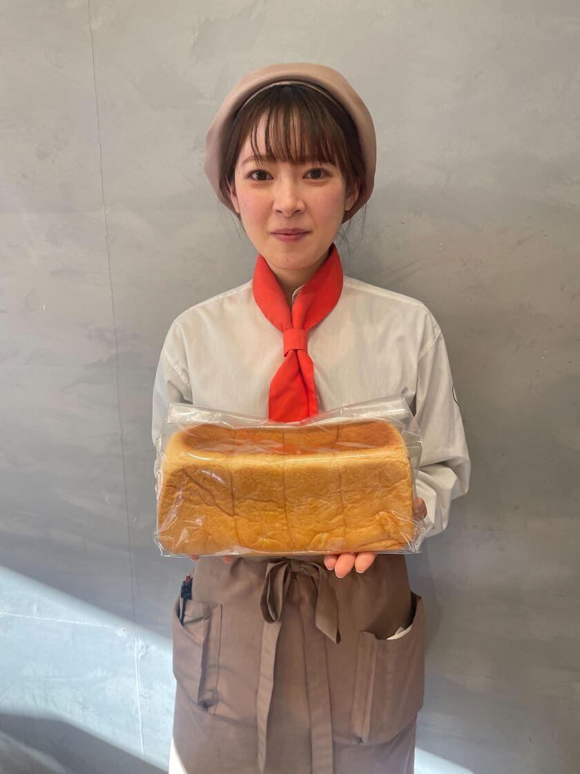 明日の食パン 芦屋本店の制服6