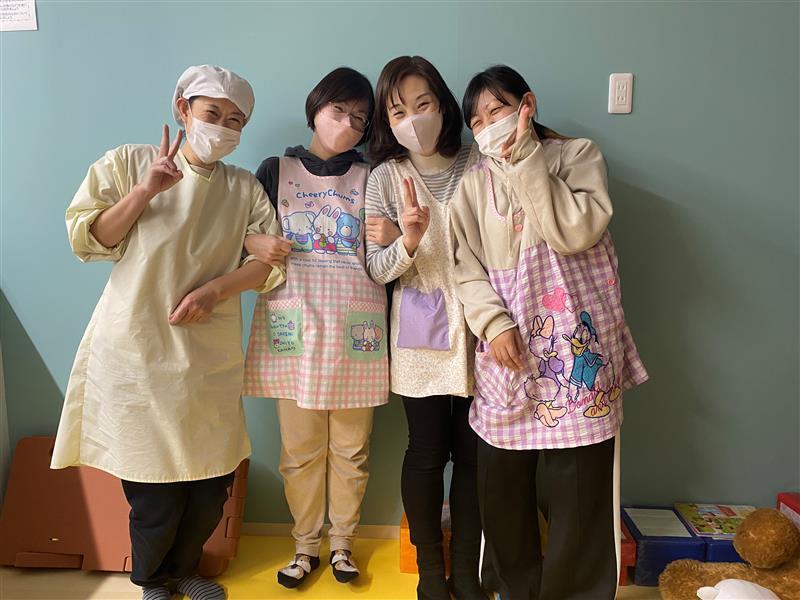 にこにこちびっこえんの制服3