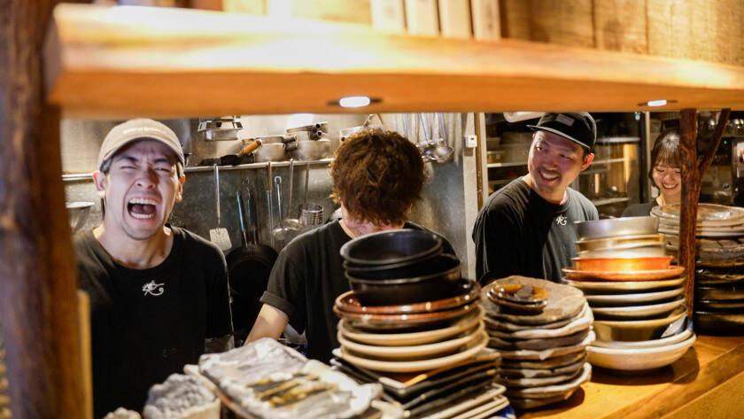 炭焼笑店陽 なんば店の制服2