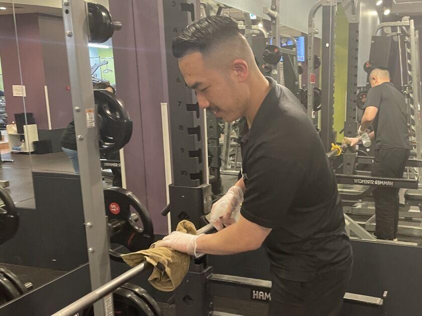 ANYTIME FITNESS 飯田橋の制服3