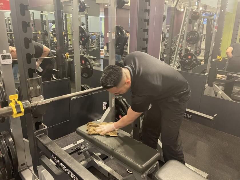 ANYTIME FITNESS 飯田橋の制服2