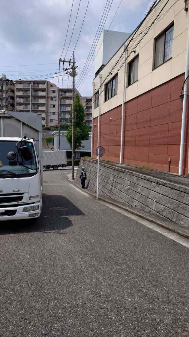 株式会社ティーアールエーの制服2