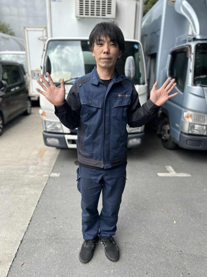 株式会社レインボーの制服1