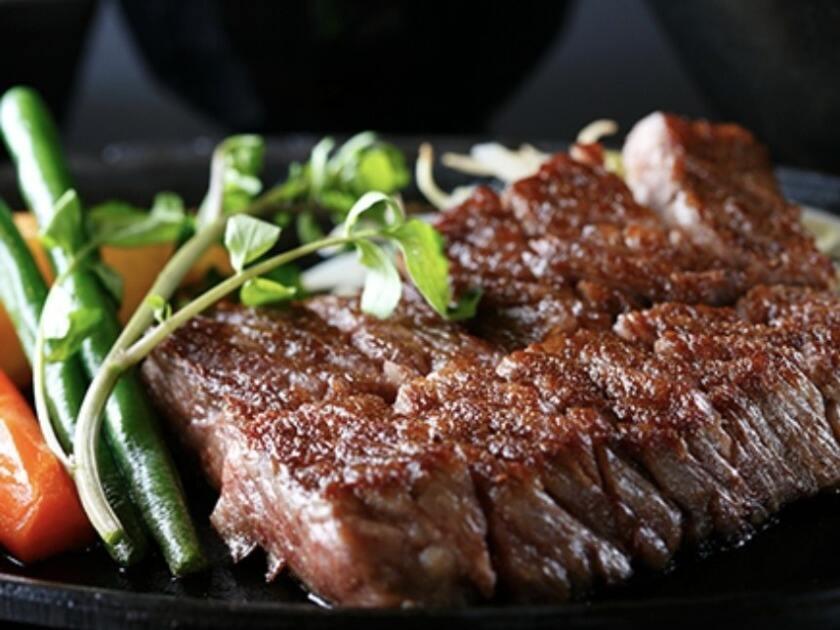 Beef泰元(キャナルシティ博多 ノースビルB1F)の制服1