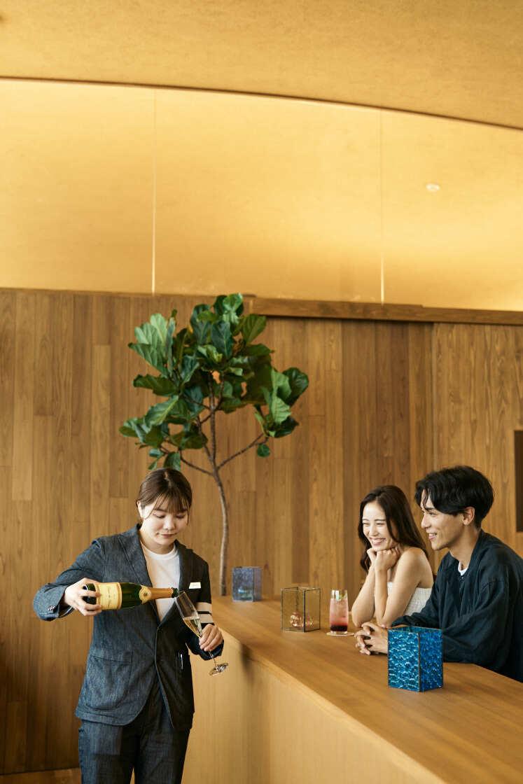 YANMAR SUNSET MARINA CLUBHOUSE&HOTELの制服1