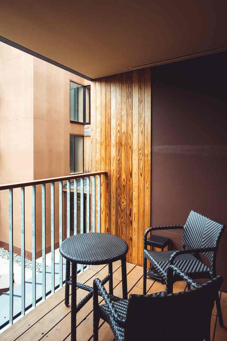 株式会社ホロニックの制服2