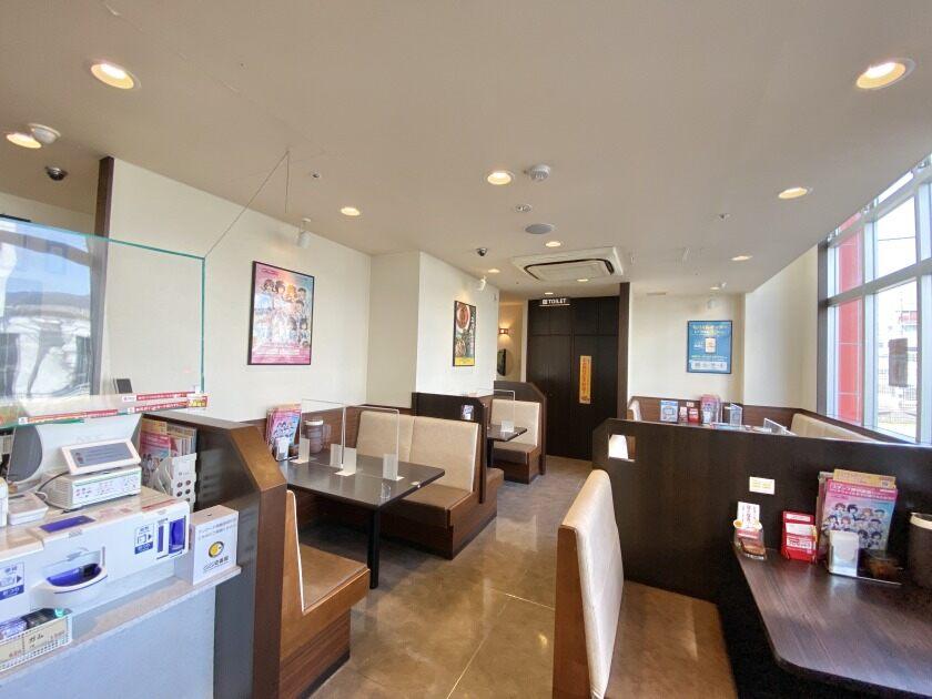 株式会社クローバーの制服3