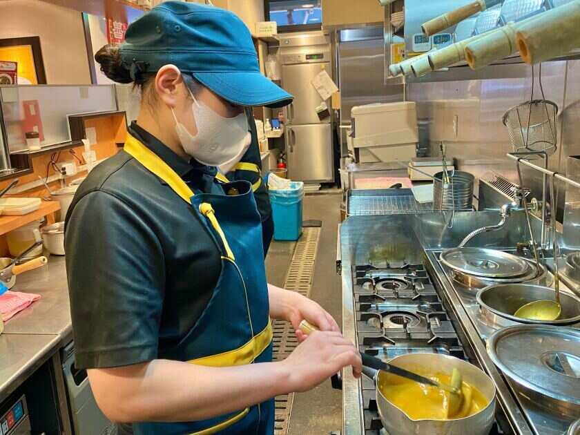 株式会社クローバーの制服7