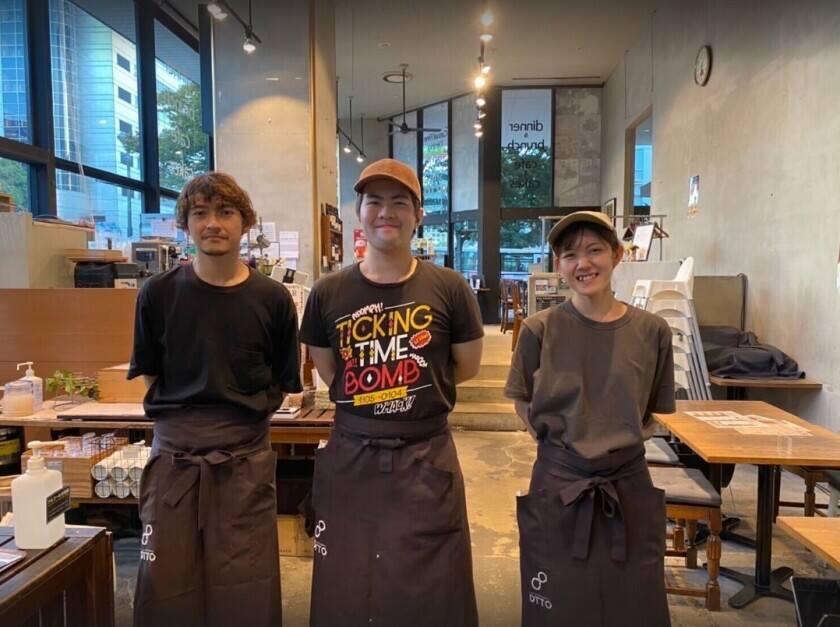 モーニングバイカフェオットーの制服1