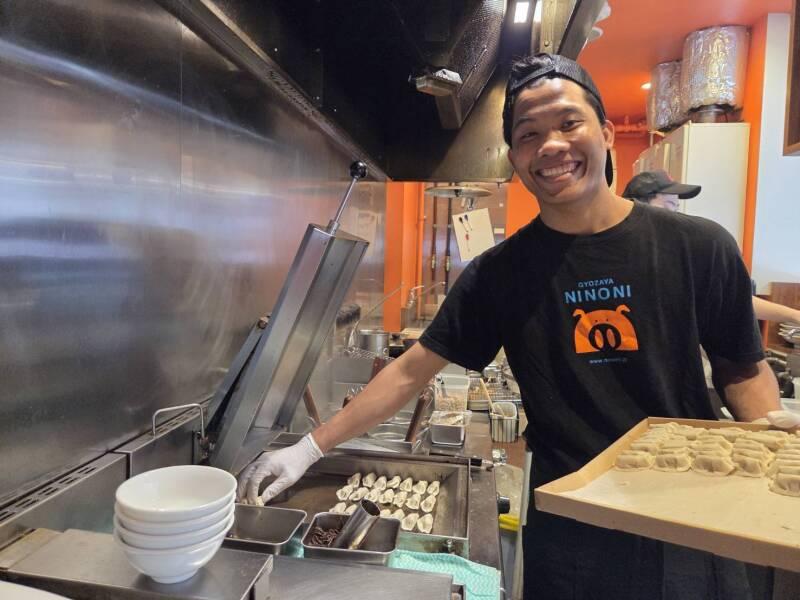 餃子屋 弐ノ弐 PRALIVA店の仕事画像1