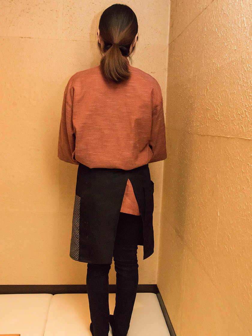 日乃出酒場げんさんの制服3