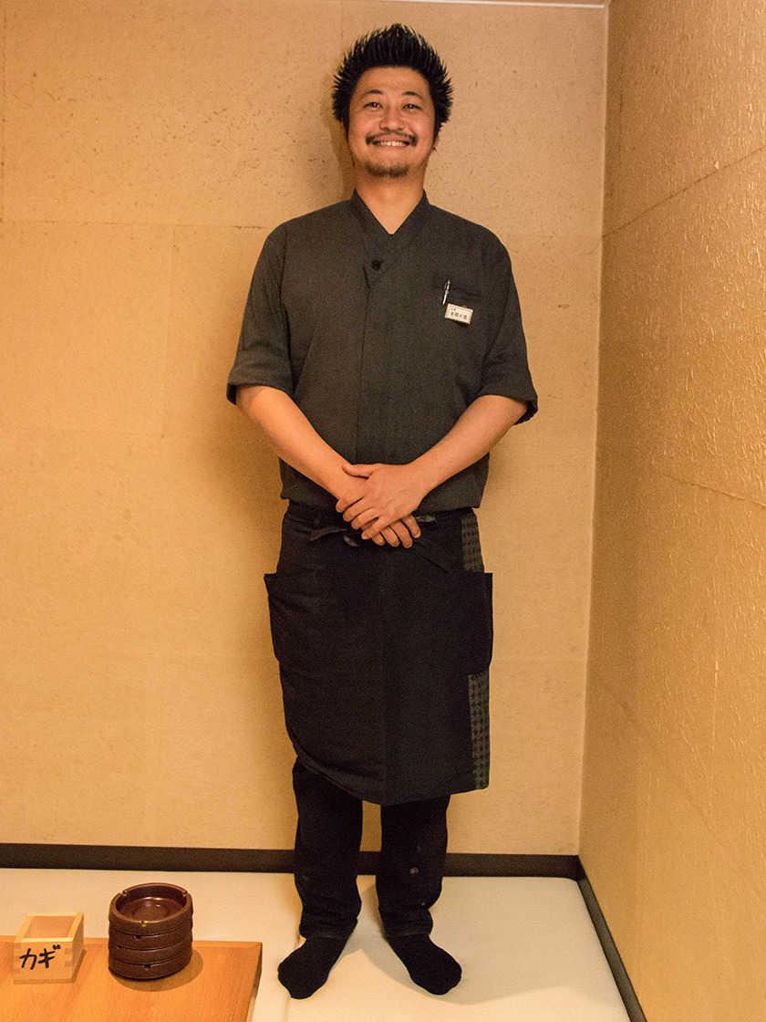 日乃出酒場げんさんの制服4