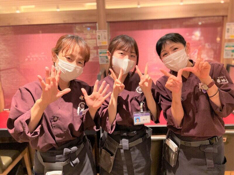 博多鶏ソバ華味鳥 阪急うめだ店の仕事画像2