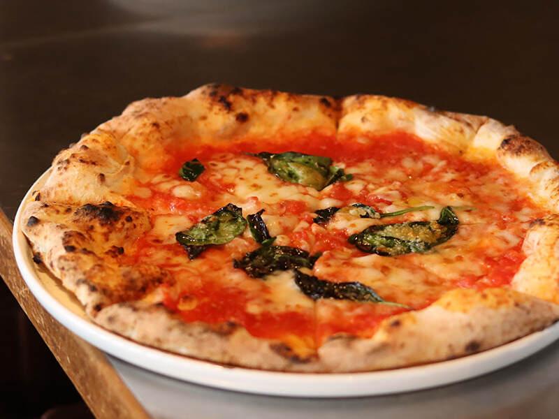 ピッツェリア マルデナポリ世田谷本店の制服4